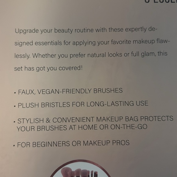 Glitz & Glam Bow makeup brushes viral 🎀🎀🎀💎💎💎 - Picture 12 of 14